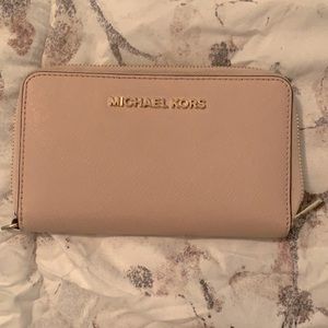 Micheal kors wallet blush color